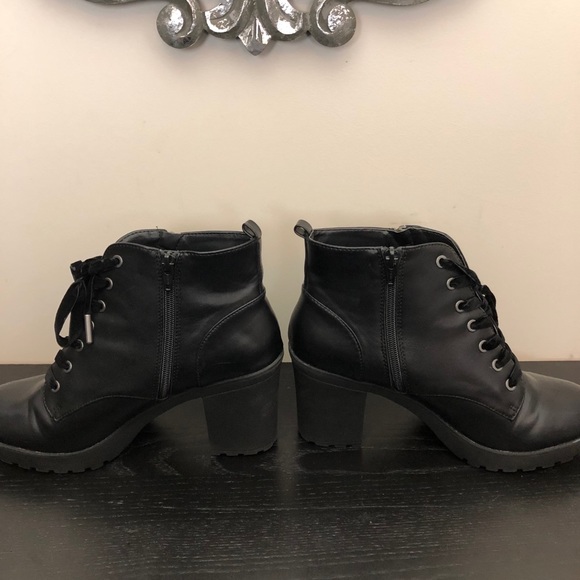 Mossimo Black Ankle Heel Boot with Zipper Detail - Picture 4 of 6